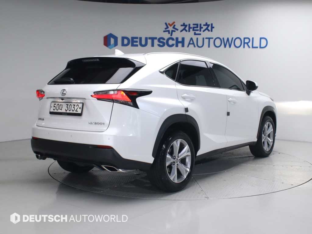 Lexus NX - Vista 2