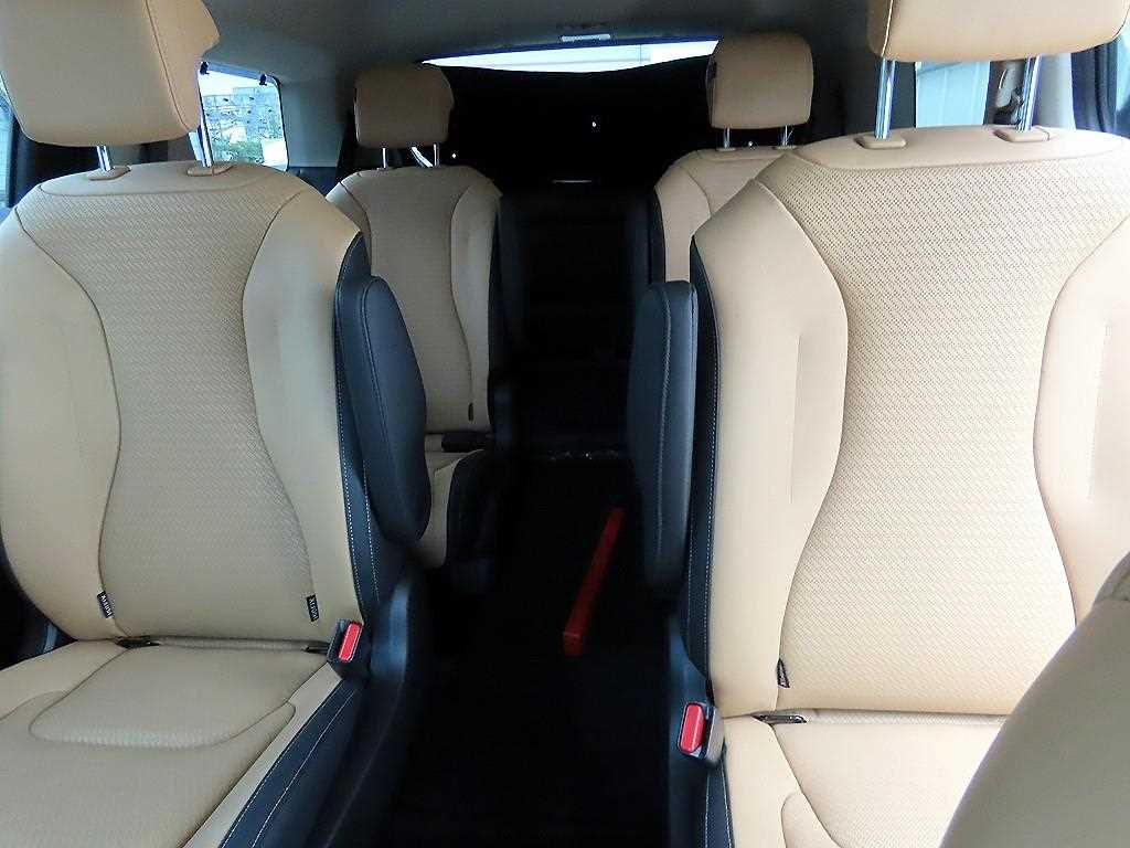 KIA Carnival - Vista 7