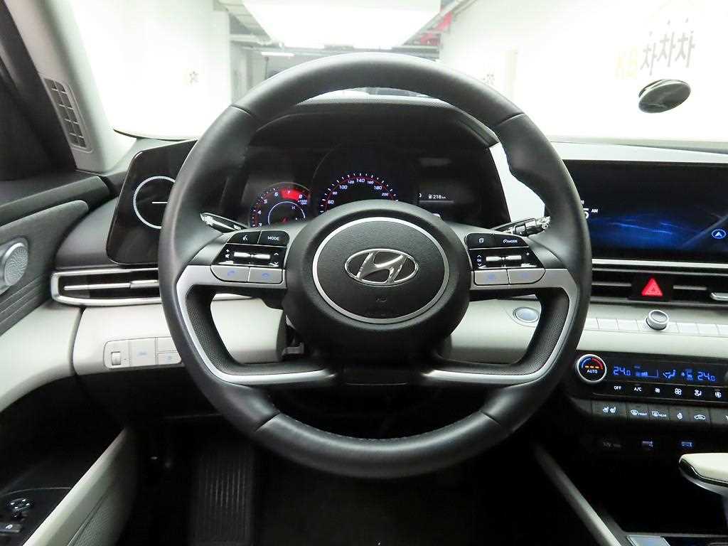 HYUNDAI Avante - Vista 7