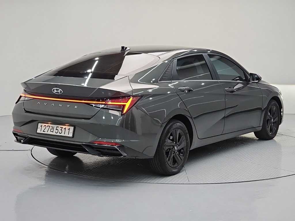 HYUNDAI Avante - Vista 4