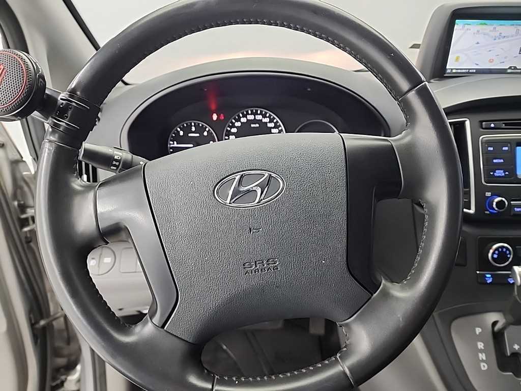 HYUNDAI Starex - Vista 9