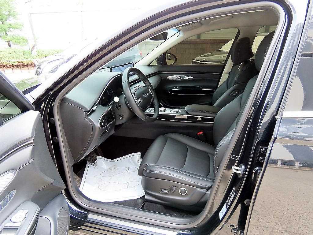 Genesis GV70 - Vista 5