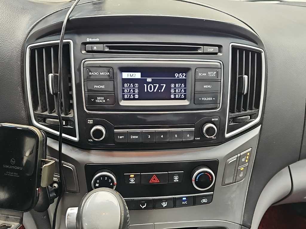 HYUNDAI Starex - Vista 11