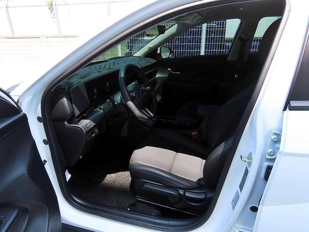 HYUNDAI Kona - Vista 5