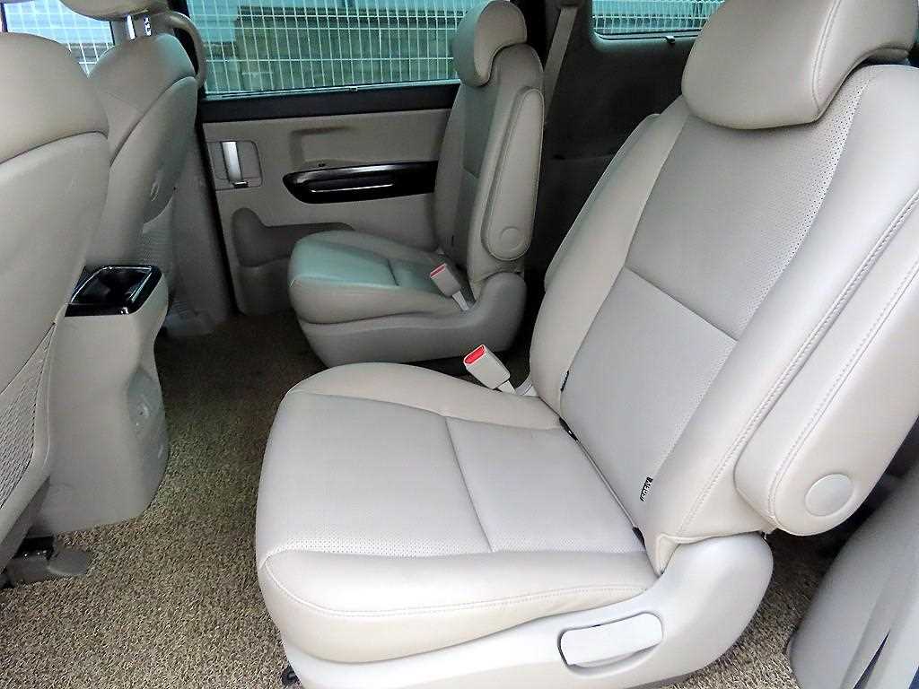 KIA Carnival - Vista 6
