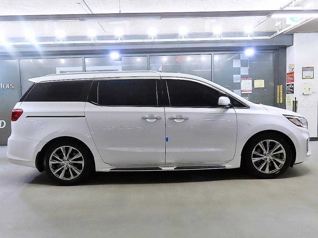 KIA Carnival - Vista 3