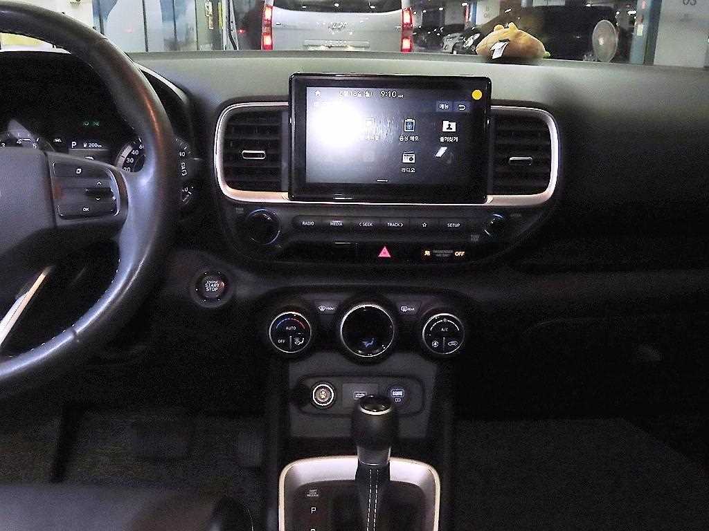 HYUNDAI Venue - Vista 11
