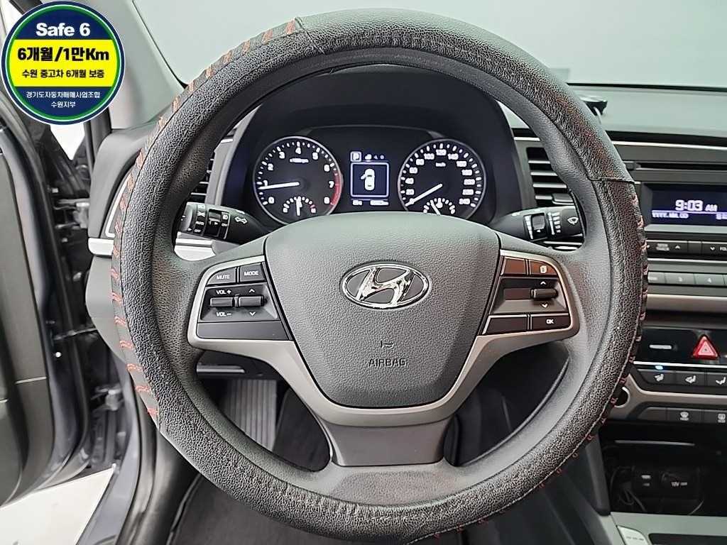 HYUNDAI Avante - Vista 9
