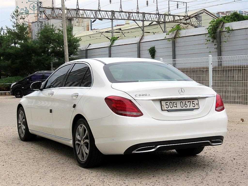 Mercedes Benz C Class - Vista 3