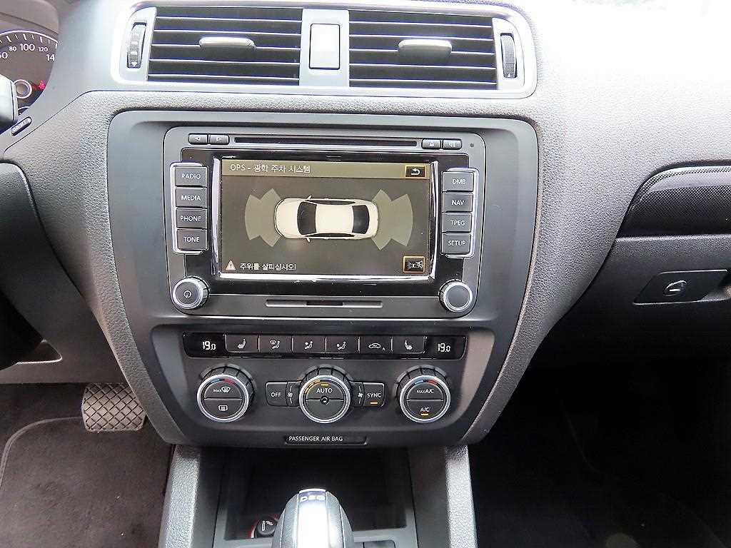 Volkswagen Jetta 2013 Plateado - Importación desde Corea - HF Imports Iquique - Foto 13