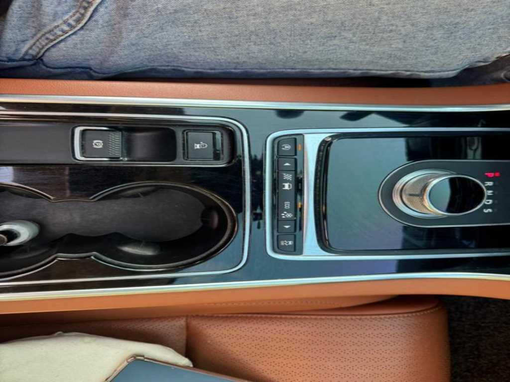 Jaguar XE - Vista 11