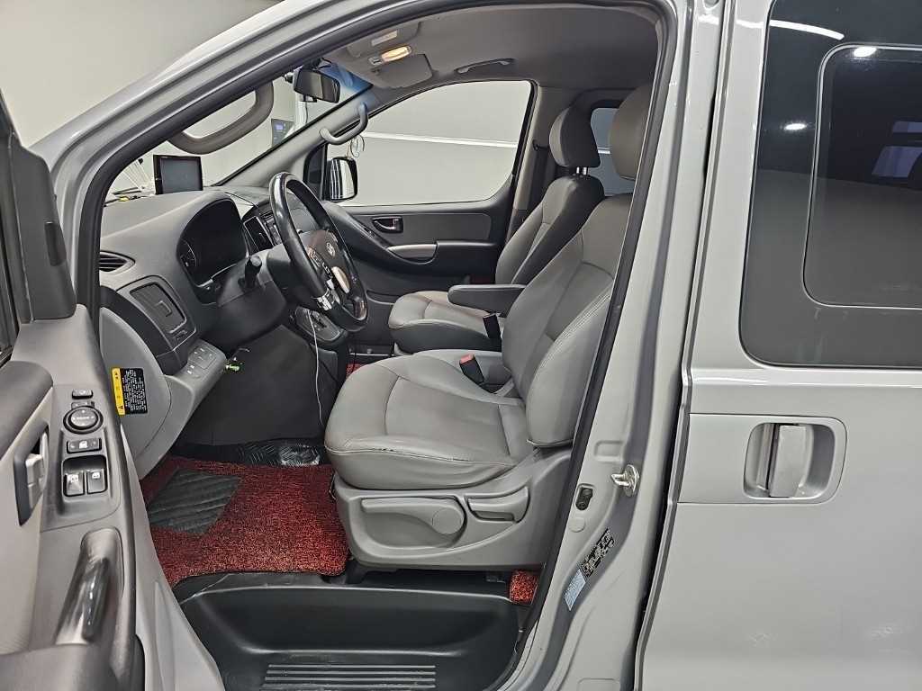 HYUNDAI Starex - Vista 12