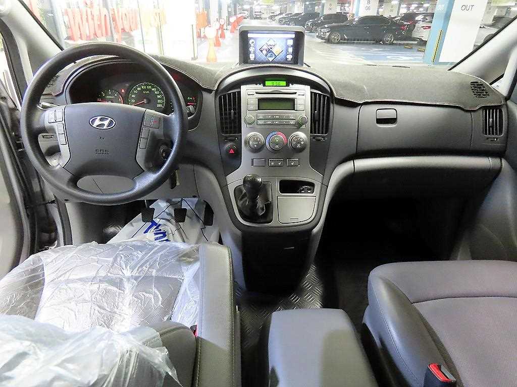 HYUNDAI Starex - Vista 10