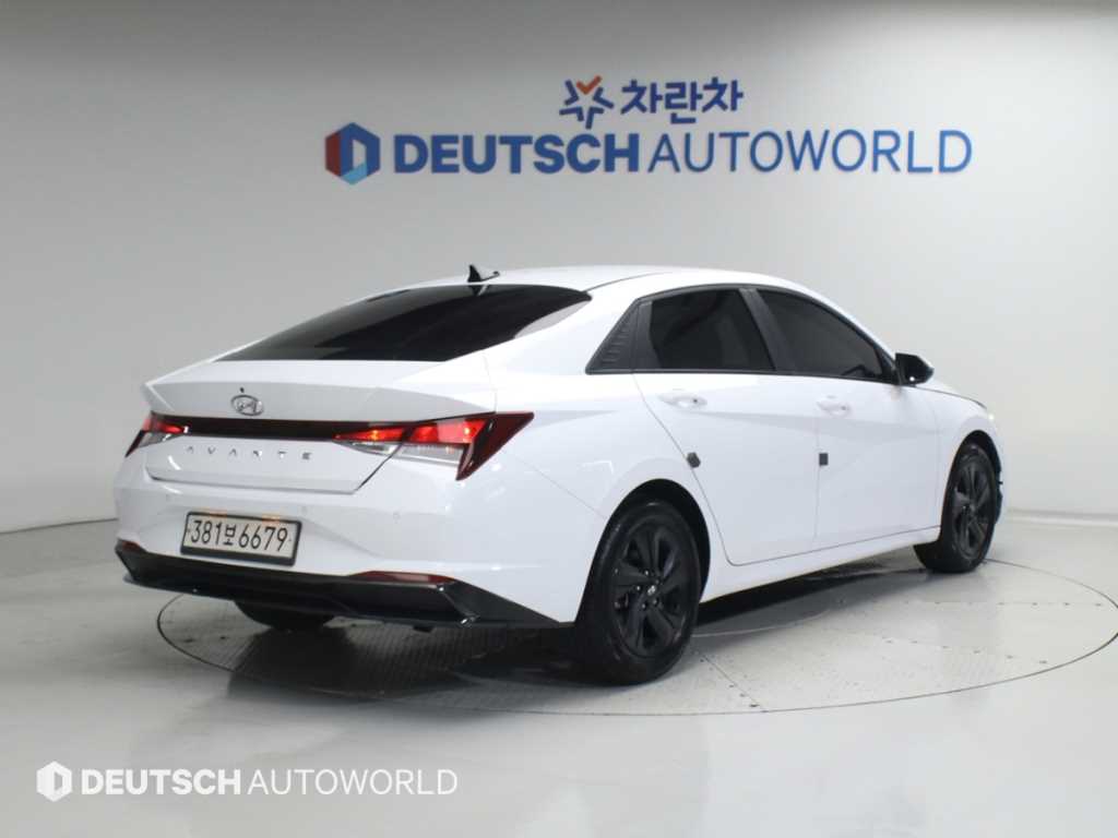 HYUNDAI Avante - Vista 2
