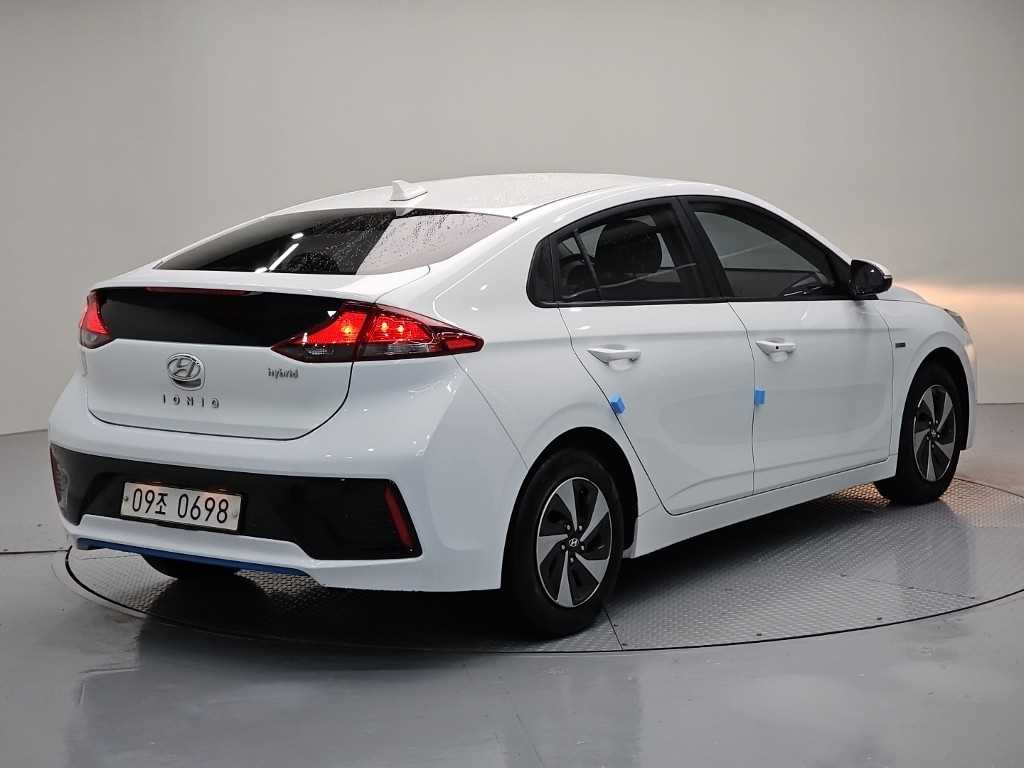 HYUNDAI Ioniq - Vista 4