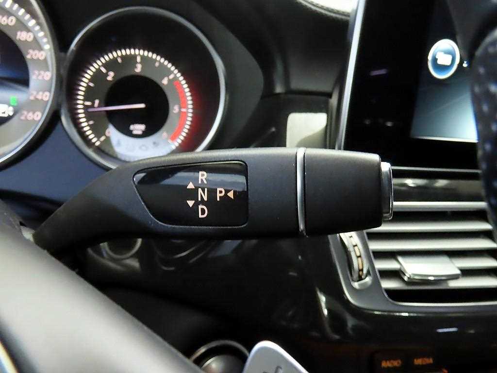 Mercedes Benz CLS Class - Vista 12