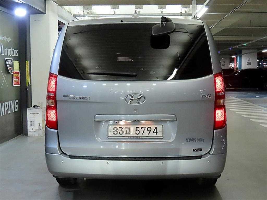HYUNDAI Starex - Vista 5