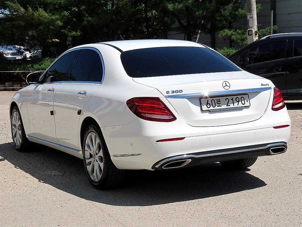 Mercedes Benz E class - Vista 3