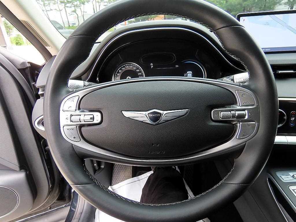 Genesis GV70 - Vista 8