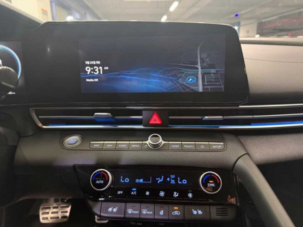 HYUNDAI Avante - Vista 10