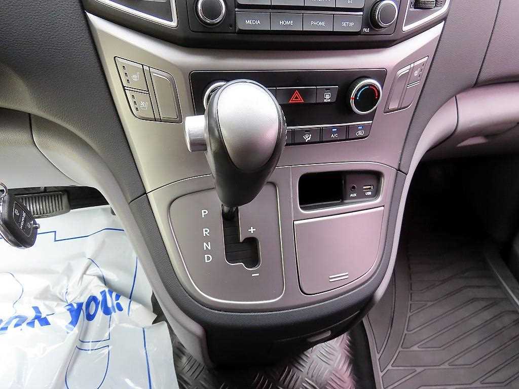 HYUNDAI Starex - Vista 11