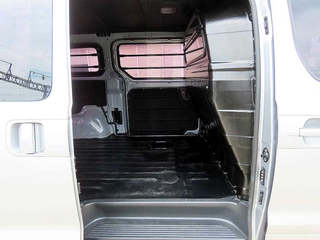 HYUNDAI Starex - Vista 7