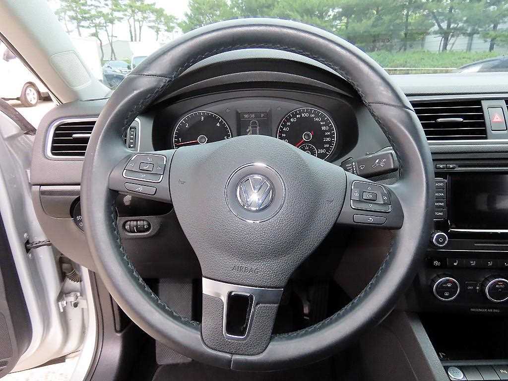 Volkswagen Jetta - Vista 8