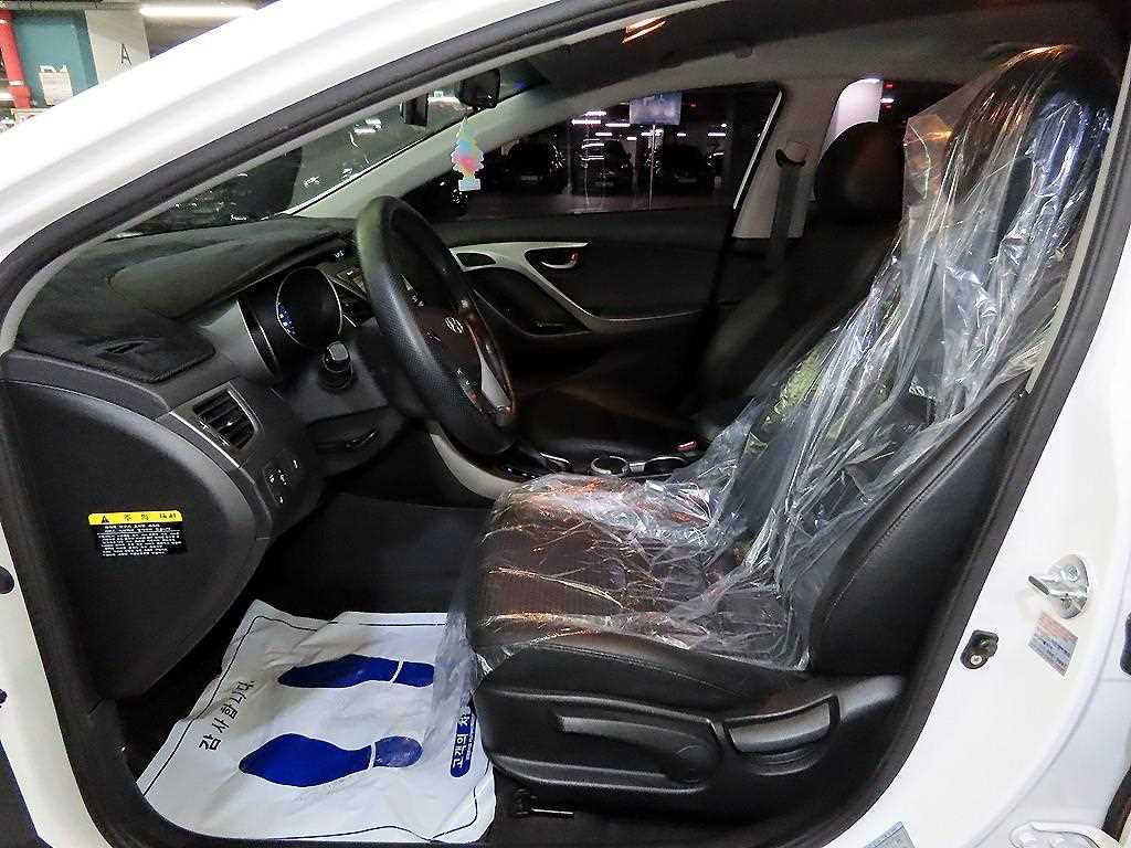 HYUNDAI Avante - Vista 6