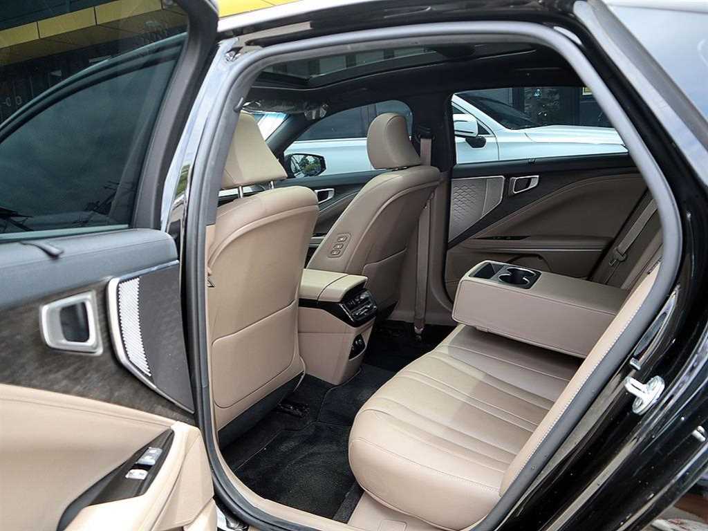 KIA K8 - Vista 8