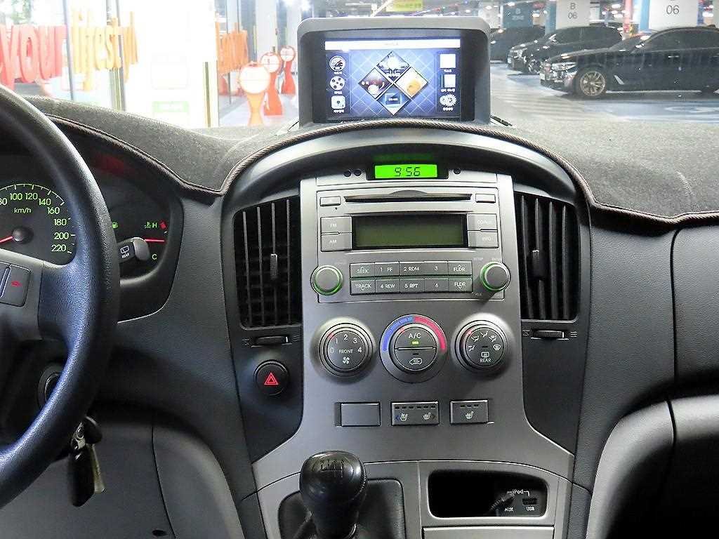 HYUNDAI Starex - Vista 11