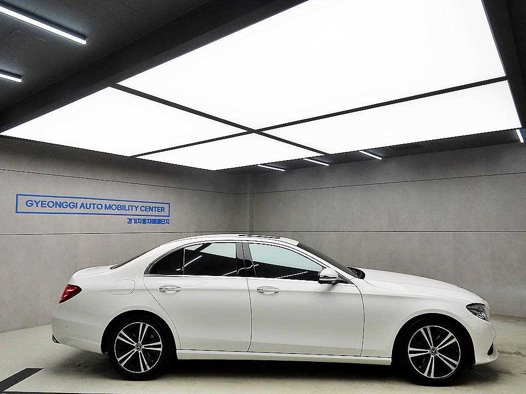 Mercedes Benz E class - Vista 2