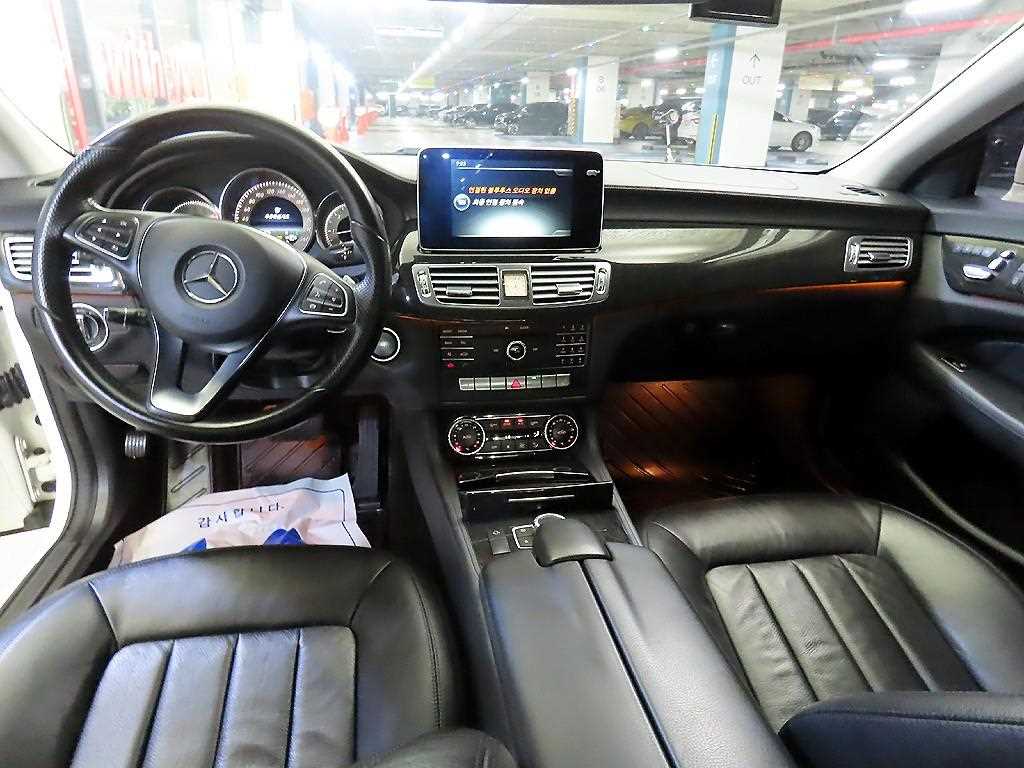 Mercedes Benz CLS Class - Vista 10