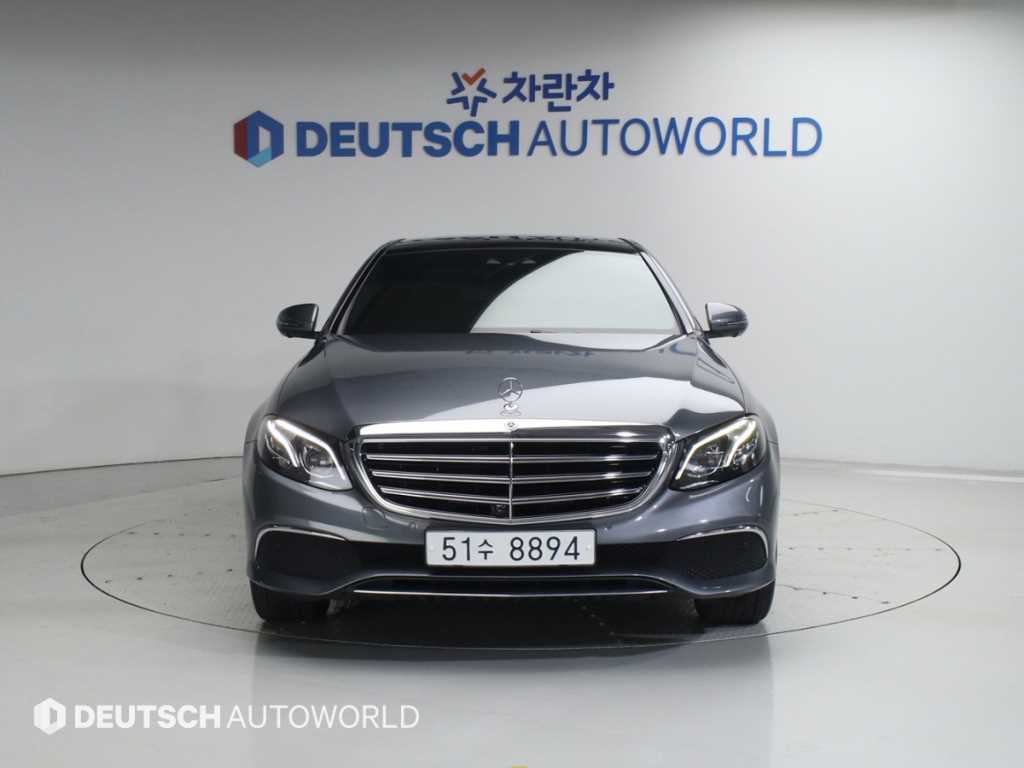 Mercedes Benz E class - Vista 3