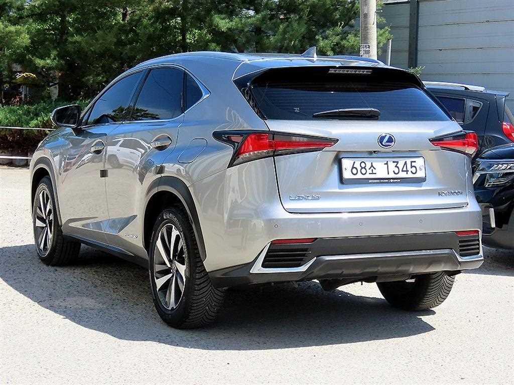 Lexus NX - Vista 3