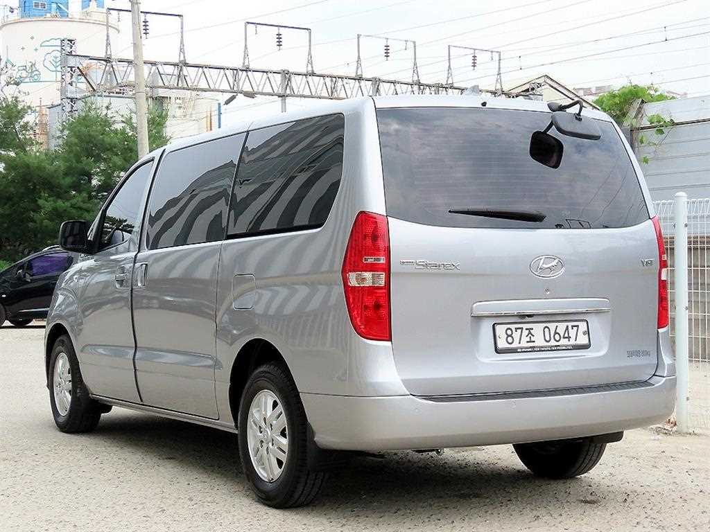 HYUNDAI Starex - Vista 3