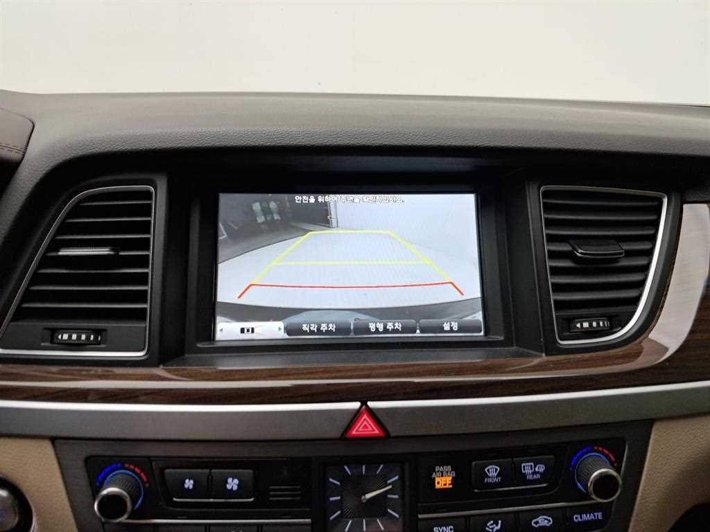 HYUNDAI Genesis - Vista 10