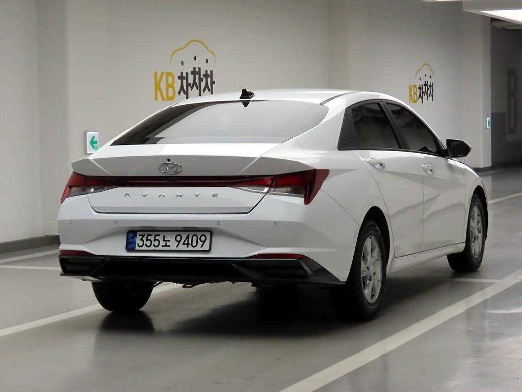 HYUNDAI Avante - Vista 4