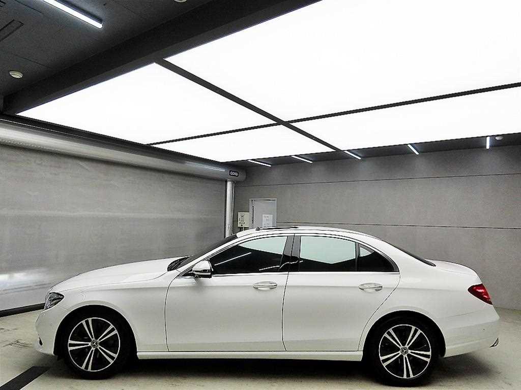 Mercedes Benz E class - Vista 4