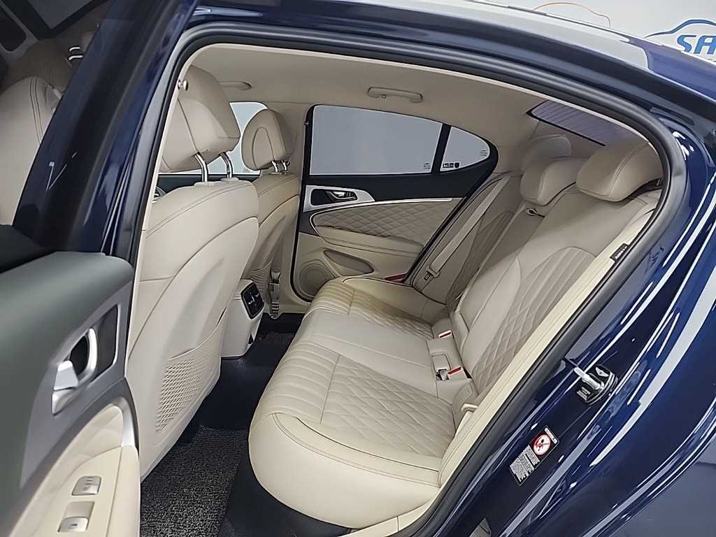 Genesis G70 - Vista 12