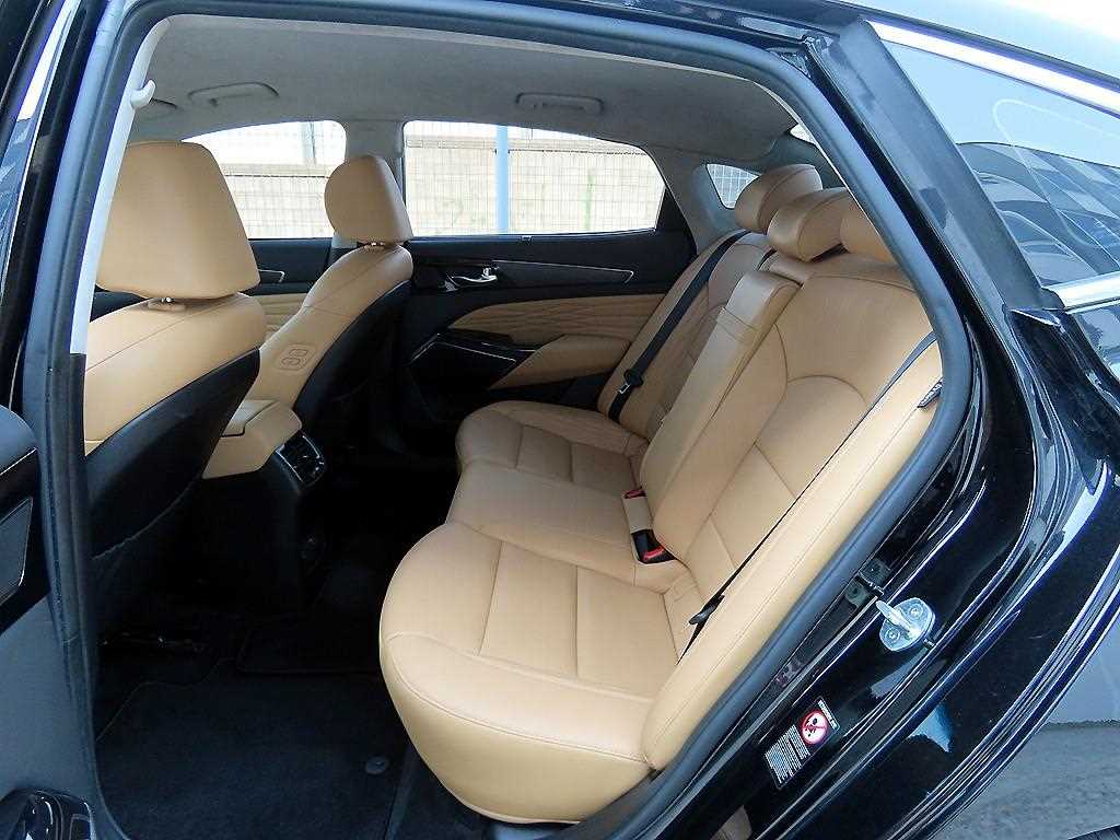 KIA K7 - Vista 6