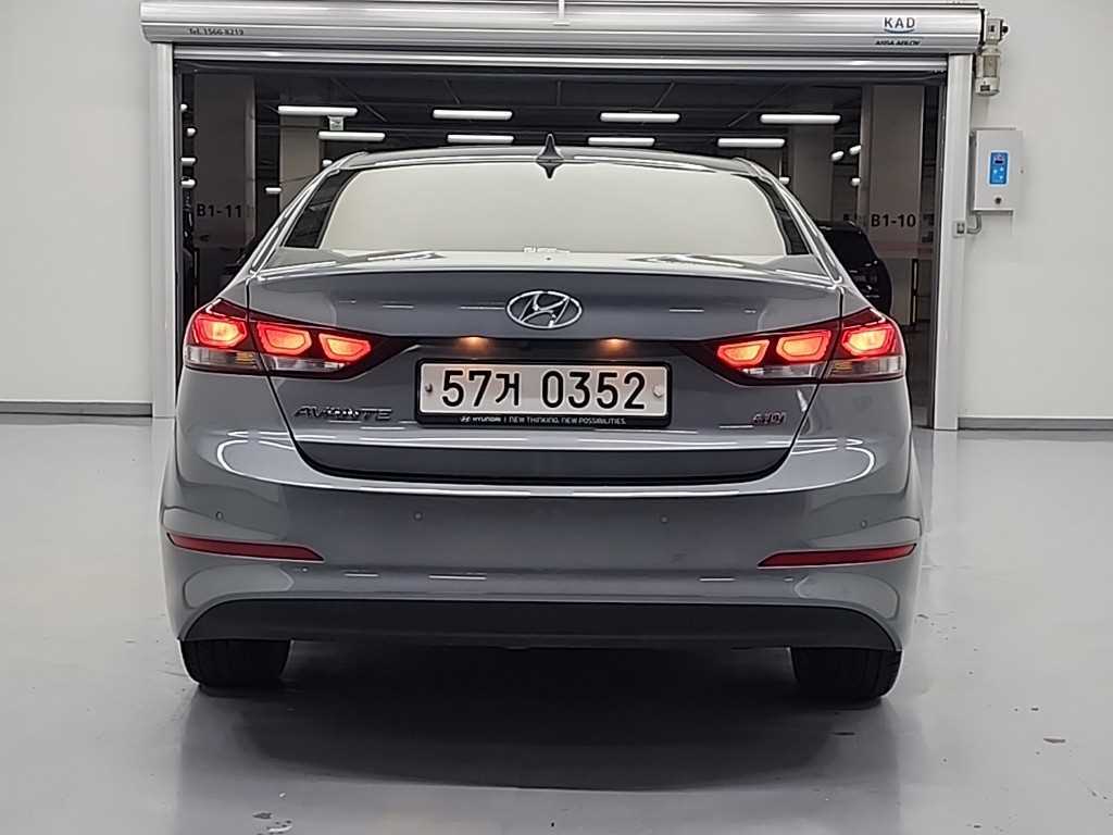 HYUNDAI Avante - Vista 3