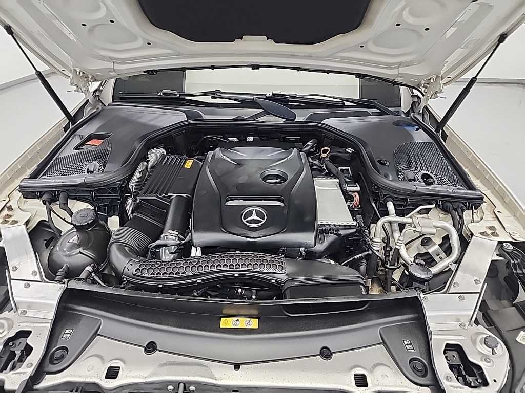 Mercedes Benz E class - Vista 5