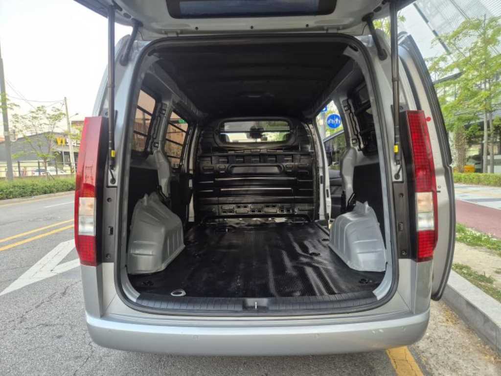 HYUNDAI Staria - Vista 8