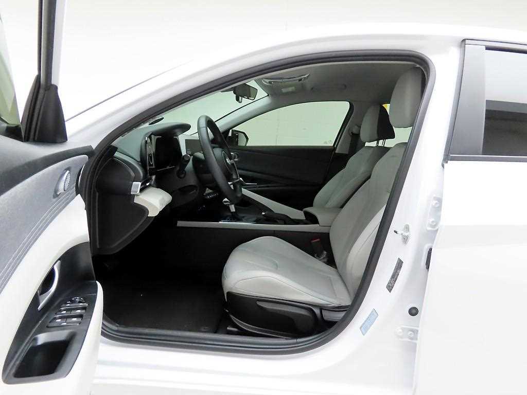 HYUNDAI Avante - Vista 12