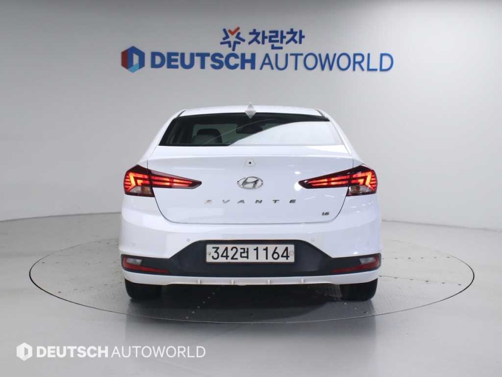 HYUNDAI Avante - Vista 4