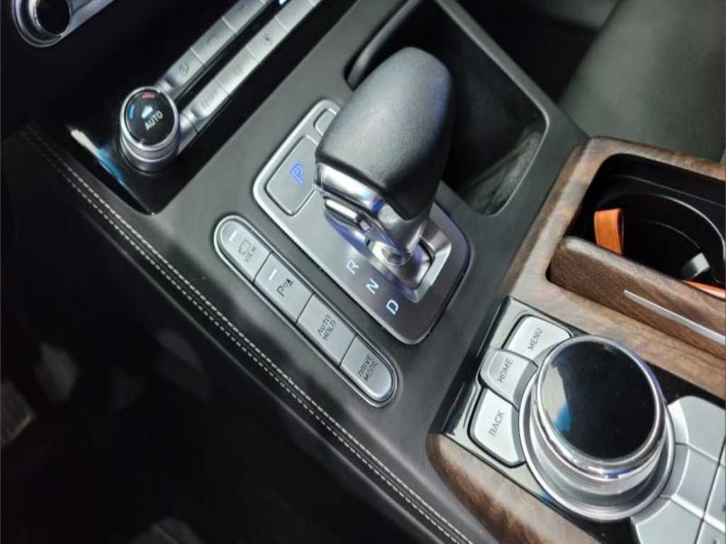 Genesis G90 - Vista 12