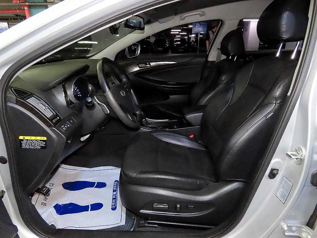 HYUNDAI Sonata - Vista 6