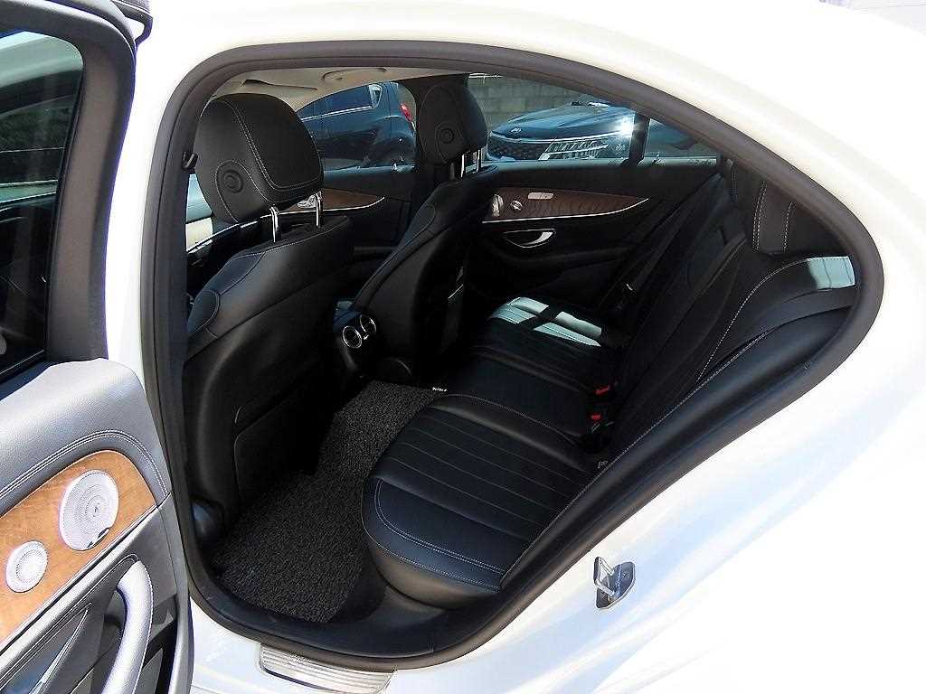Mercedes Benz E class - Vista 6
