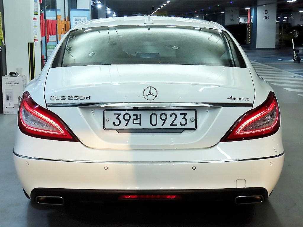 Mercedes Benz CLS Class - Vista 5