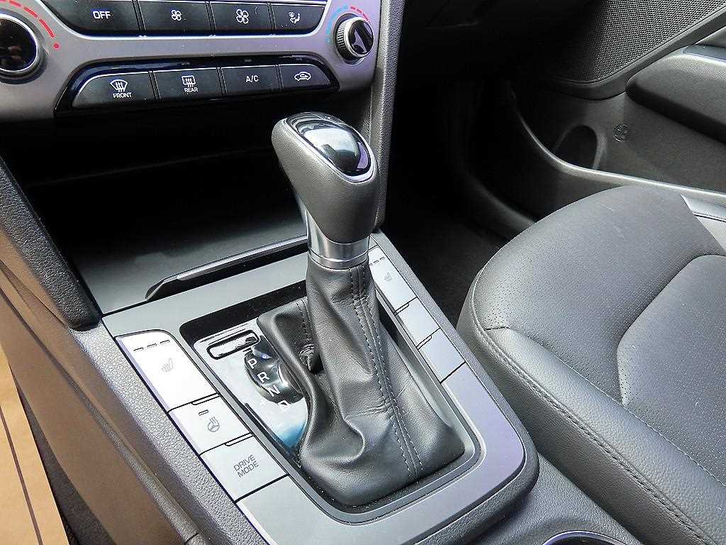 HYUNDAI Avante - Vista 11